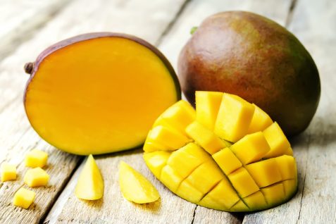 Owoc mango i jego właściwości. Sprawdź jak obrać i zjeść mango